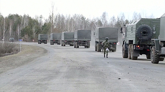 Jednotky ruských ozbrojených sil vstupují do oblasti Kyjeva. (3. bezna 2022)