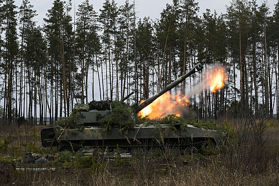 Ukrajinské samohybné houfnice ukrajinských ozbrojených sil stílejí na ruské...
