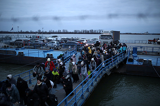 Ukrajintí uprchlíci na rumunském pechodu Orlivka-Isaccea (6. bezna 2022)