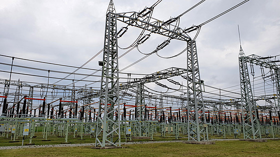 Pohled do rozvodny elektrické energie (ilustraní snímek)