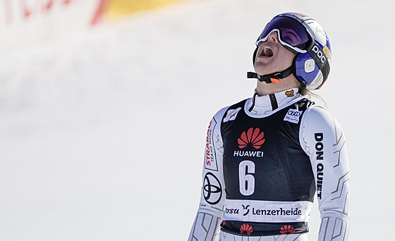 Ester Ledecká po superobím slalomu v Lenzerheide.