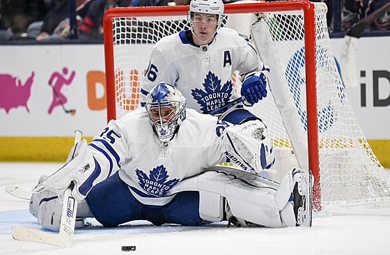 Petr Mrázek hlídá bránu Toronto Maple Leafs v zápase s Columbus Blue Jackets.