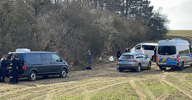 Zapálil chatku s expřítelkyní a mužem, policie zadrženého viní ze dvou vražd