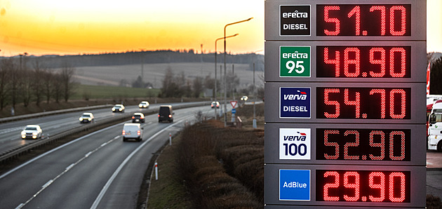 Na snížení spotřební daně doplatí rozpočet i dopravní stavby, varují ekonomové