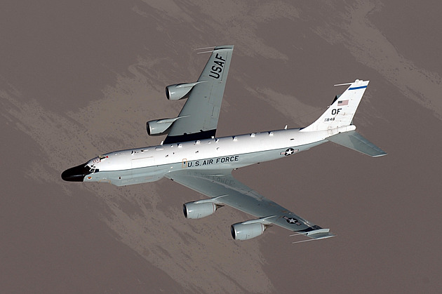 Čínské vojenské letadlo ohrozilo americký letoun, tvrdí Washington. Peking mlčí