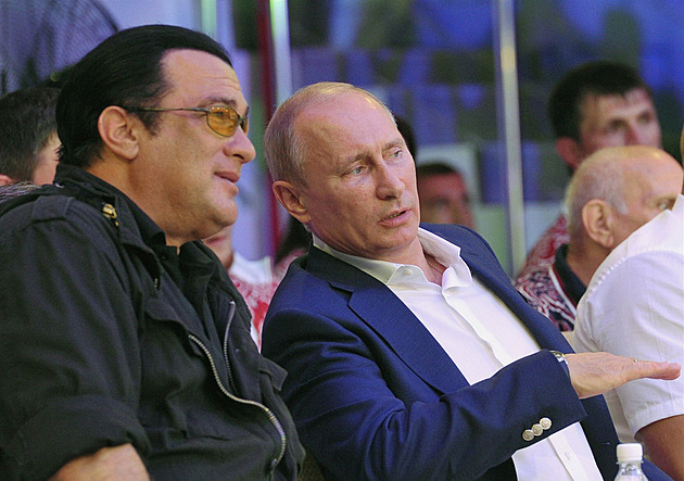 Putinův přítel Steven Seagal navštívil Donbas. Svět nezná pravdu, říká herec