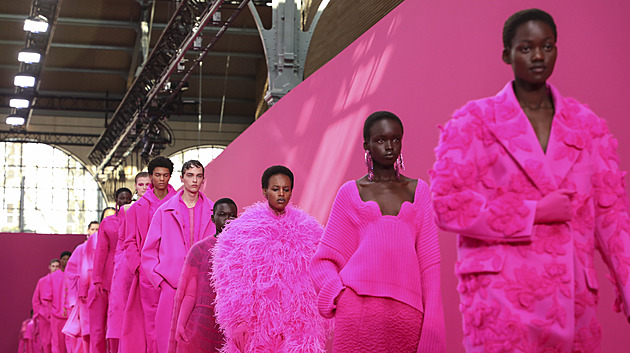 Na slavná loga zapomeňte. Značky si nově přivlastňují barvy