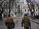 Písluníci ukrajinské teritoriální obrany v centru Odsy (5. bezna 2022)