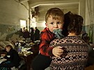 ervený kí pomáhá peít lidem uvznným v ostelovaném Mariupolu