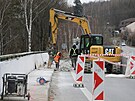 Silni���i zah�jili dvouletou opravu d�lni�n�ho p�ivad��e rozeb�r�n�m mostu nad...