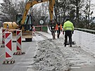 Silni���i zah�jili dvouletou opravu d�lni�n�ho p�ivad��e rozeb�r�n�m mostu nad...