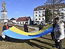 Zástupci Radnice áru nad Sázavou se chystají symbolicky zahalit sochu...