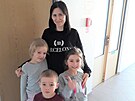 Irina Lhotskovov ze Lvova se svmi dtmi.