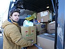 Z Ústí nad Labem vyrazil konvoj zhruba dvaceti dodávek s humanitární pomocí pro...