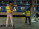 Vlak s uprchlíky z Ukrajiny dorazil na hlavní nádraí v Praze. (6. bezna 2022)
