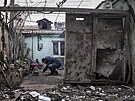 Ruské jednotky v ukrajinském Mariupolu ostelují civilní obyvatelstvo, které se...