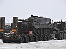 Do Estonska dorazila britská obrněná technika - tanky Challenger a obrněnce...