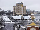 Námstí Nezávislosti v Kyjev pokryl sníh. (1 bezna 2022)