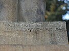 Autorem sochy byl v roce 1948 akademick� socha� Karel Samohrd.