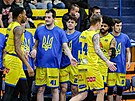 Ústetí basketbalisté nastupují k ligovému zápasu, podpoili Ukrajinu.