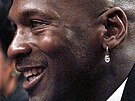 Michael Jordan s náunicí, kterou oslavuje poet svých titul v NBA. V lednu...