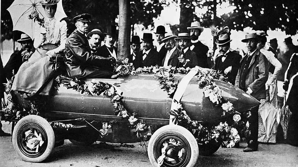 První automobil, který v roce 1899 p�ekonal 100 km/h, byl elektrický. Jeho...