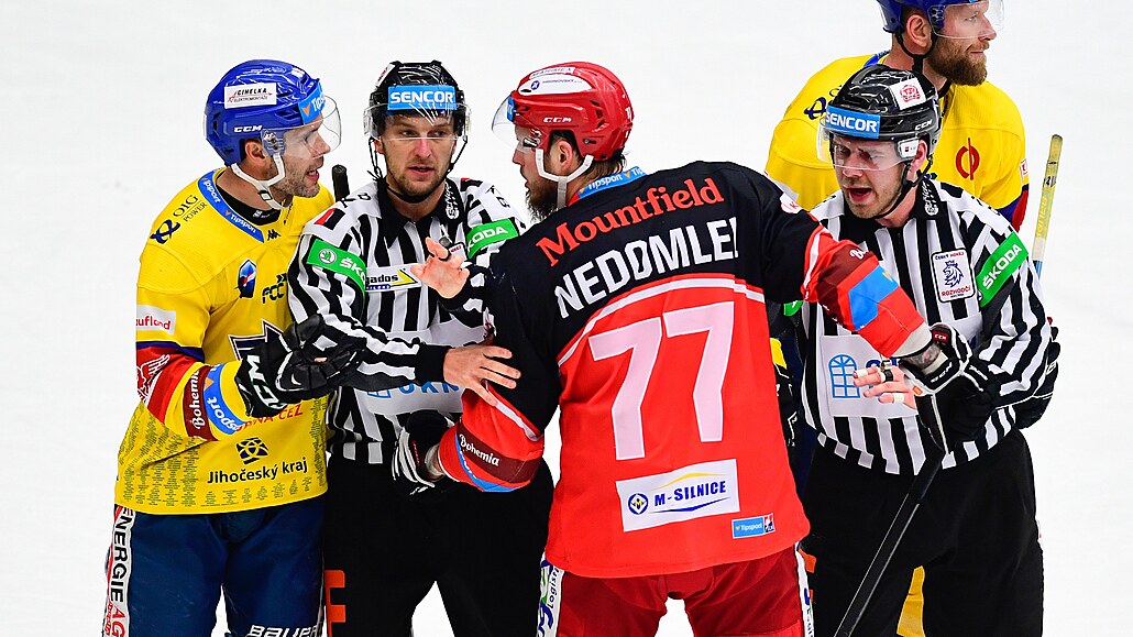 Rozhod�í ukon�ují poty�ku, do které se dostali Michal Vondrka (�eské...