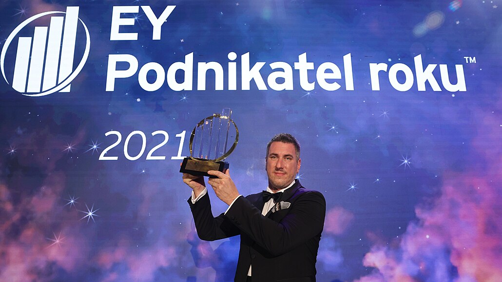 Vít�zem EY Podnikatel roku 2021 se stal zakladatel spole�nosti Rohlík Tomá�...
