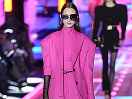 Dvojici Dolce & Gabbana poslouily k jejich vizi módy futuristického svta...
