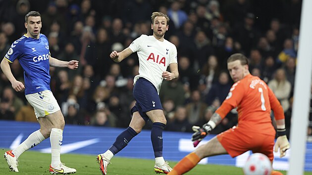 Harry Kane dv pt gl Tottenhamu do st Evertonu.