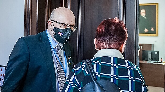 Ministr zdravotnictví Vlastimil Válek přichází na jednání vlády. (9. března 2022)