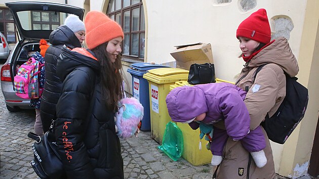 Ukrajint uprchlci si v sdle olomouck Arcidieczn charity odpoinula ped dal cestou do Vynch Lhot.