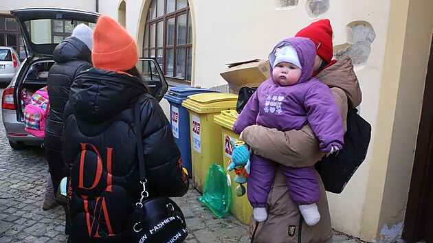 Ukrajint uprchlci si v sdle olomouck Arcidieczn charity odpoinula ped dal cestou do Vynch Lhot.