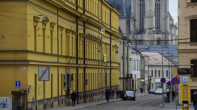 V oputnch Hanckch kasrnch (vlevo) v centru Olomouce zaalo 7. bezna 2022 fungovat Krajsk asistenn centrum pomoci Ukrajin.V provozu bude nonstop.