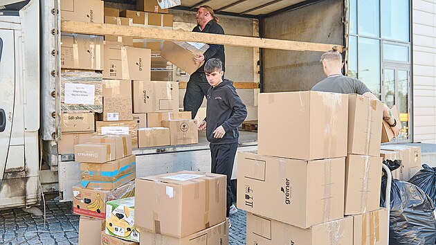 Trvanliv potraviny, drogerii i voln dostupn lky obsahuje humanitrn sbrka student zlnsk univerzity.