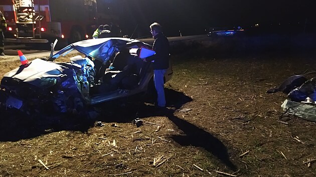 Pi tragick nehod na Kromsku pila o ivot mlad idika osobnho auta.