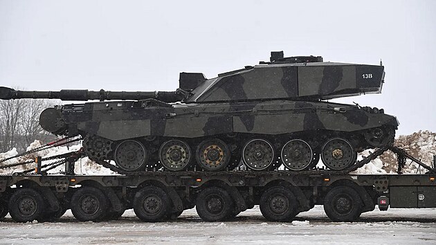 Do Estonska dorazila britská obrněná technika - tanky Challenger a obrněnce Warrior