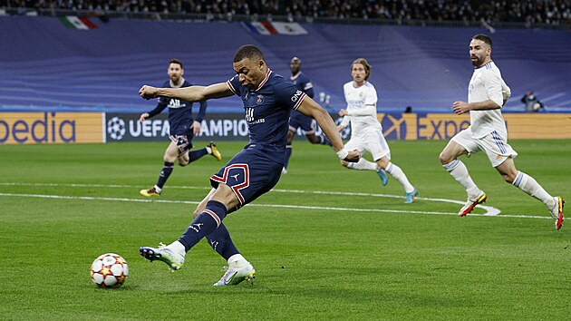 Kylian Mbapp (PSG) stl na brnu Realu Madrid.