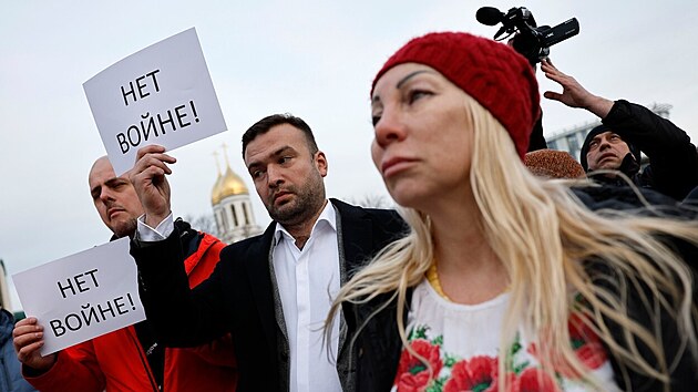 Rusov v Kaliningradsk oblasti protestuj proti rusk invazi na Ukrajinu. (24. nora 2022)