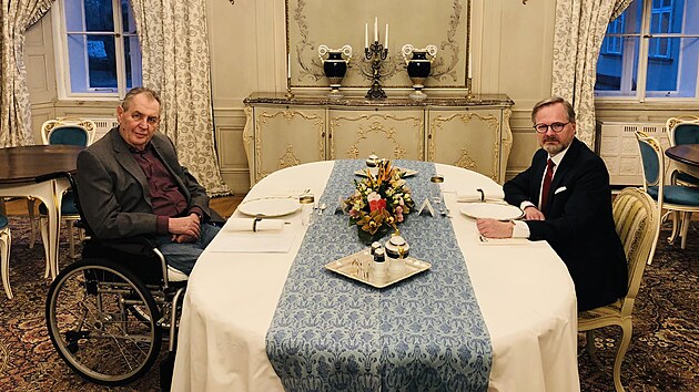 Prezident Milo Zeman pijal 3. bezna 2022 na zmku v Lnech pedsedu vldy Petra Fialu.