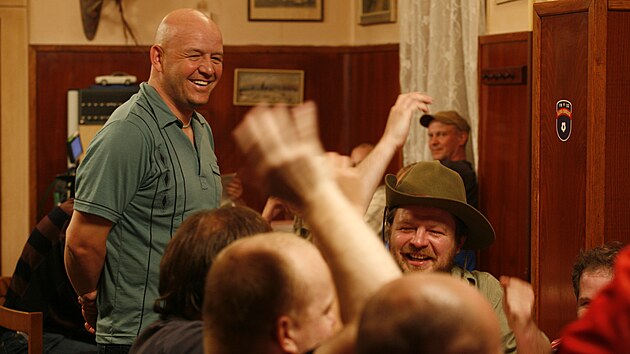 V �sp�n�m seri�lu Okresn� p�ebor si Pavel Ne�as zahr�l hospodsk�ho, �ezn�ka a �bosse� klubu okresn�ho form�tu Lubo�e Mat�jku.