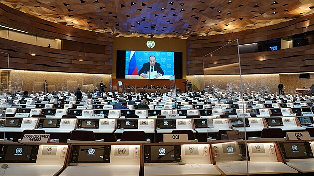 Diplomat a ambasadoi pi projevu ruskho ministra zahrani Sergeje Lavrova na protest opustili konferenn sl. (1. bezna 2022)
