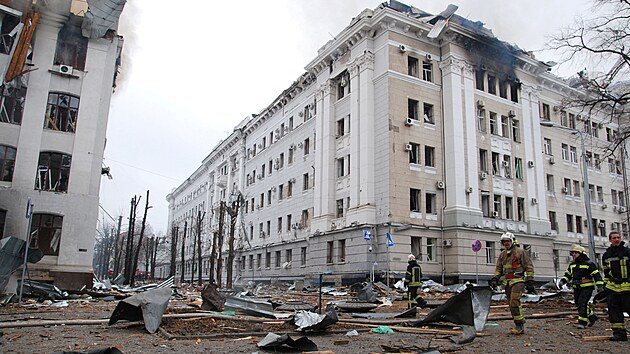Hasii zasahuj u budov Charkovsk univerzity a policejn stanice. (2. bezna 2022)