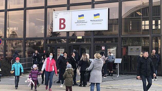 Asistenční centrum v Brně čelí náporu uprchlíků z Ukrajiny. Lidé však mohou vyčkat i na ubytování, na místě proto nejsou příliš velké fronty.