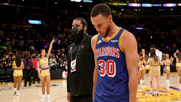 Natvan Stephen Curry z Golden State po porce s Los Angeles Lakers.