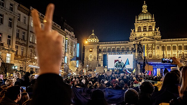 Akce spolku Milion Chvilek pro demokracii na podporu Ukrajiny. Vclavsk nmst (4. bezna 2022)