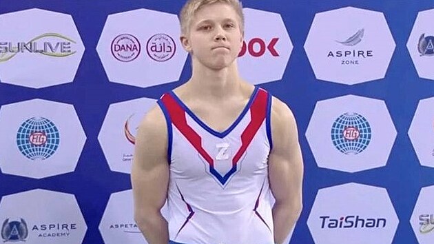 Ruský gymnasta Ivan Kuljak s písmenem Z na dresu.