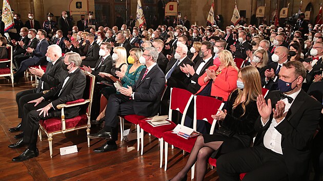 Prezident Milo Zeman v pondl pedal sttn vyznamenan. Na ceremonii nechybl premir Petr Fiala. (7. bezna 2022)