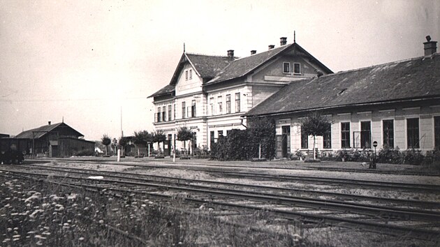 Pohled na vpravn budovu v Jindichovicch pod Smrkem, lto 1936
GPS: 50.9588258N, 15.2541261E