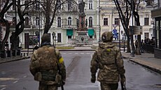 Písluníci ukrajinské teritoriální obrany v centru Odsy (5. bezna 2022)